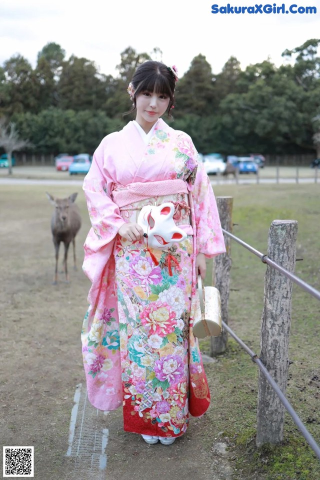 MFStar Vol. 225: Zhu Ke Er (朱 可 儿 Flower) (76 pictures)